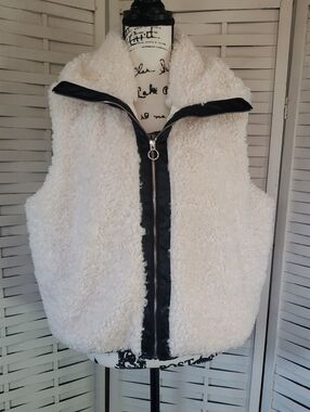 Alison Sheri Women’s Cream Faux Sherpa Zip-Front Vest Size L